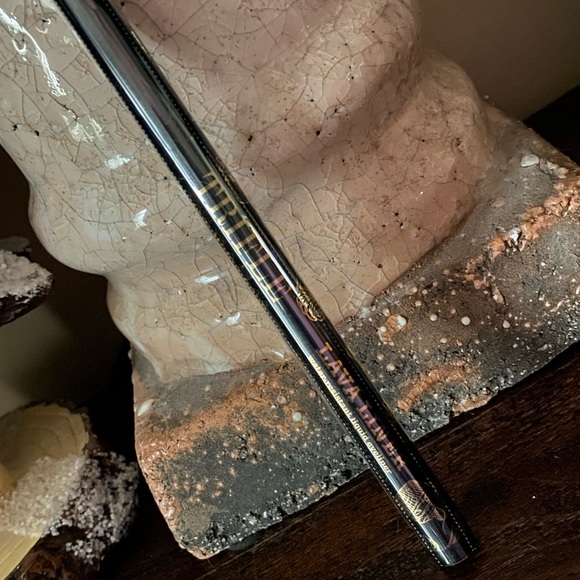 TRIFLE COSMETICS LAVA LINER - WATER-RESISTANT LIQUID EYELINER in Molasses 2G - Picture 6 of 7